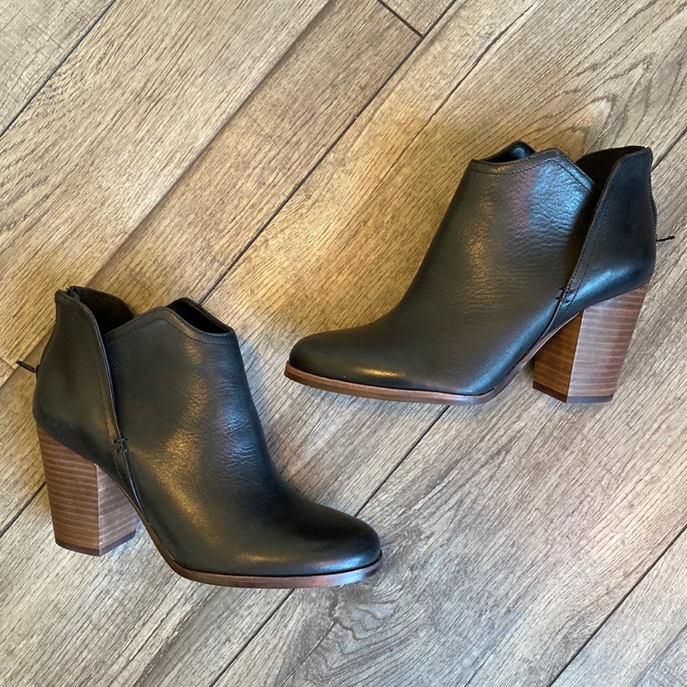 Copper Key Black Leather Bootie 7.5
